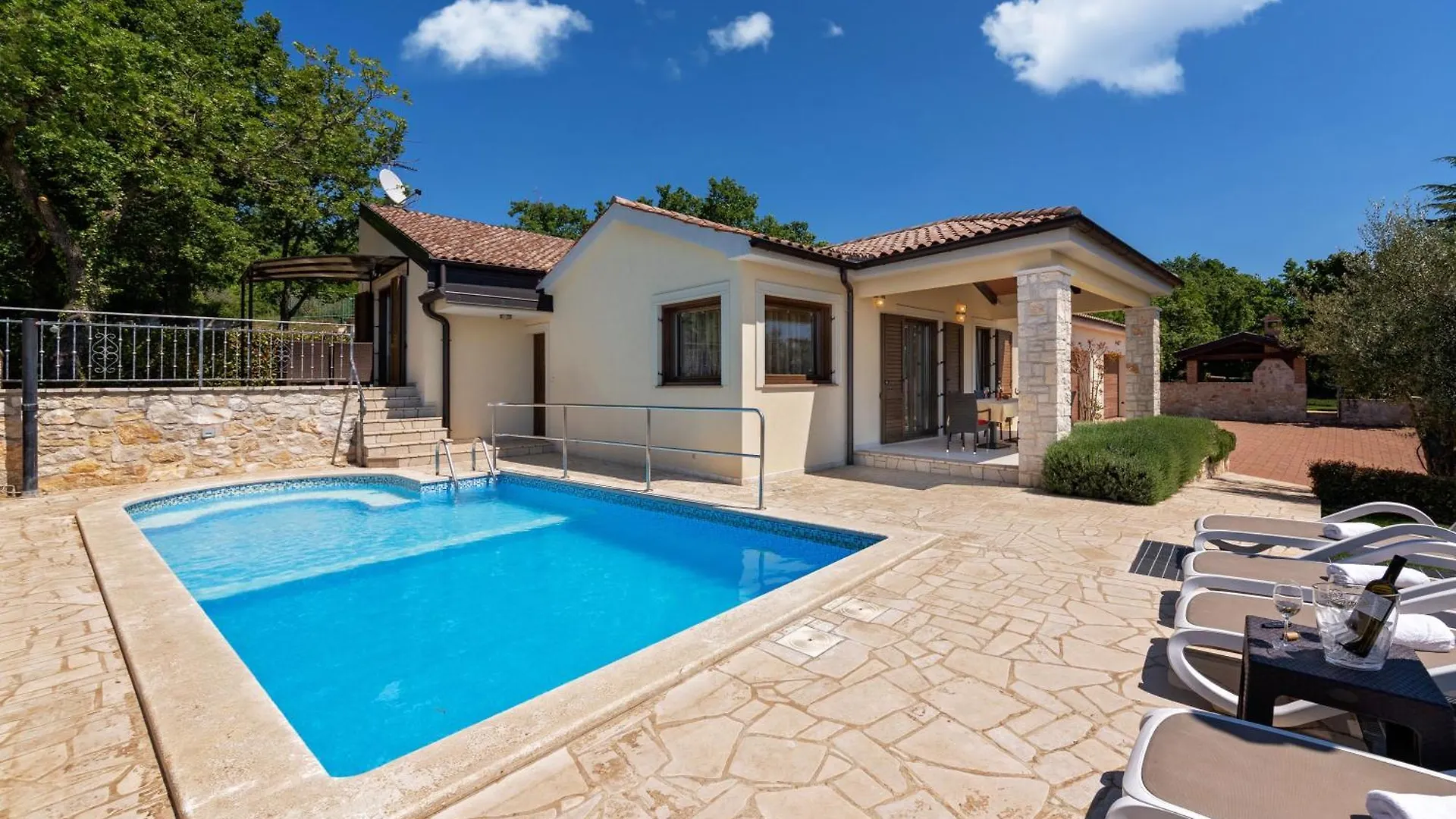 Villa Bellavista Poletti Mit Pool Und Meerblick Visnjan Croatia