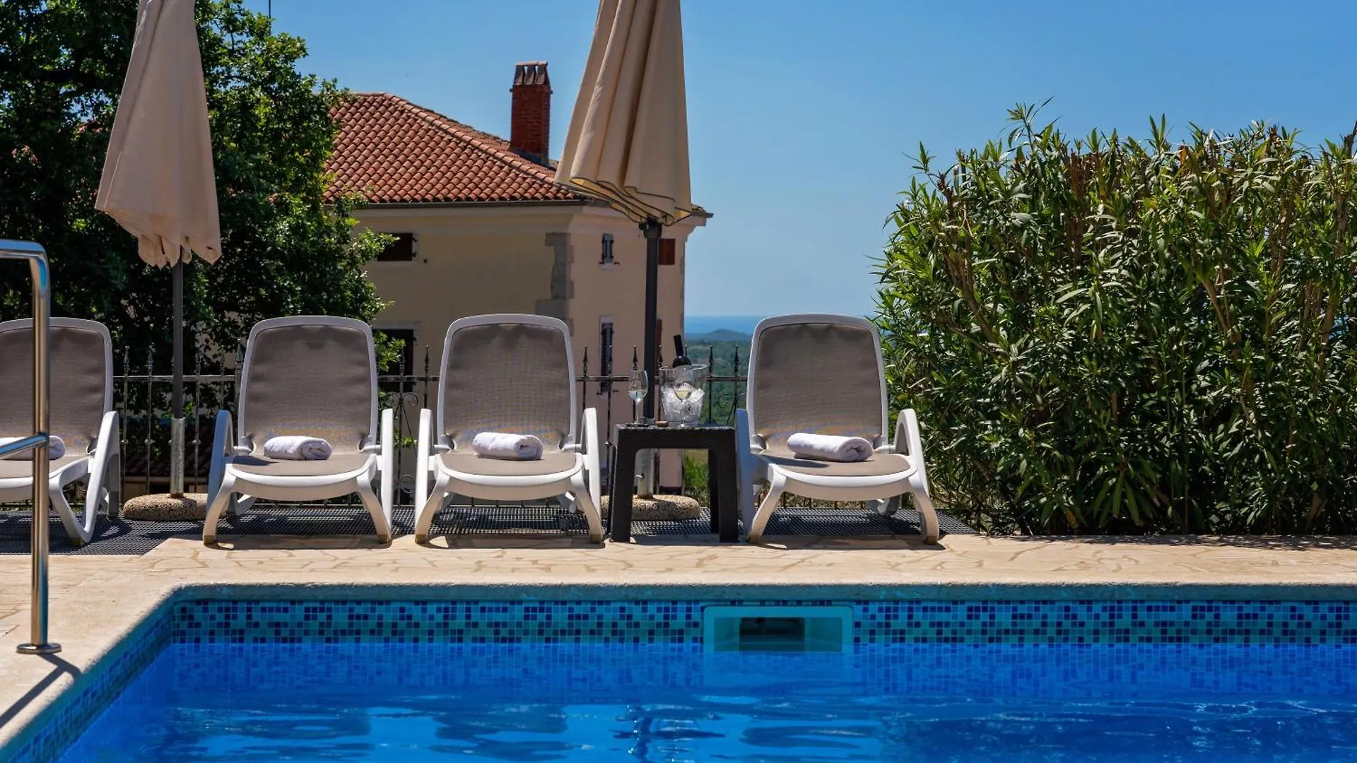 Višnjan Villa Bellavista Poletti Mit Pool Und Meerblick בית נופש
